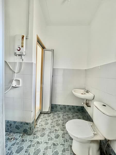 2-storey Terraced House for Sale in Kota Emerald (Rawang) - Elwin Mah - Bathroom - PropertyGuru.com.my