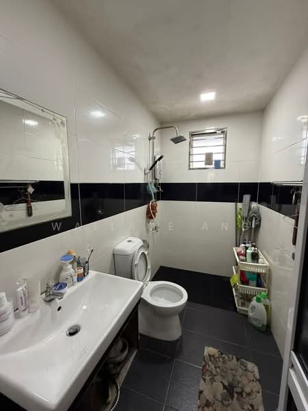 Taman Setia Indah untuk Untuk Dijual - RM 728,000, Mac 2026 - Bathroom - PropertyGuru.com.my