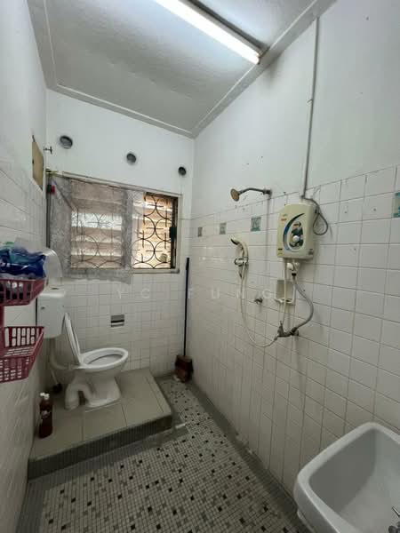 Semi-Detached House for Rent in Taman Serene (Johor Bahru) - YC Fung - Bathroom - PropertyGuru.com.my