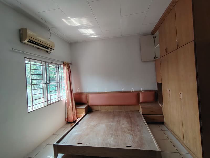 Taman Bukit Serdang untuk Untuk Disewa - RM 1,900 /bulan, Mac 2026 - Bedroom - PropertyGuru.com.my