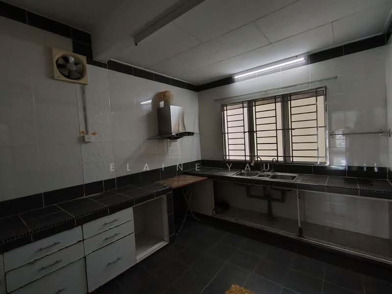 Semi-Detached House for Sale in Taman Bukit Serdang (Seri Kembangan) - Elaine Yau - Kitchen - PropertyGuru.com.my