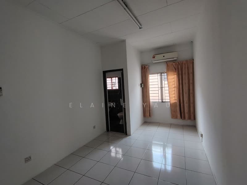 Semi-Detached House for Sale in Taman Bukit Serdang (Seri Kembangan) - Elaine Yau - Interior - PropertyGuru.com.my