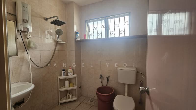 Terraced House for Sale in Seri Kembangan (Selangor) - Angel Yeoh - Bathroom - PropertyGuru.com.my