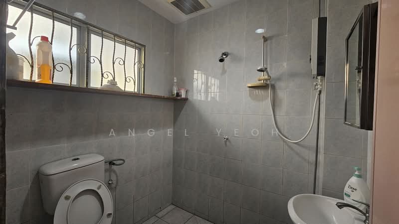 Terraced House for Sale in Taman Seri Belimbing (Balakong) - Angel Yeoh - Bathroom - PropertyGuru.com.my