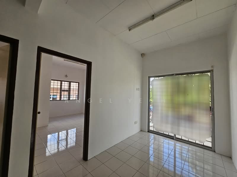 Terraced House for Sale in Seri Kembangan (Selangor) - Angel Yeoh - Living Room - PropertyGuru.com.my