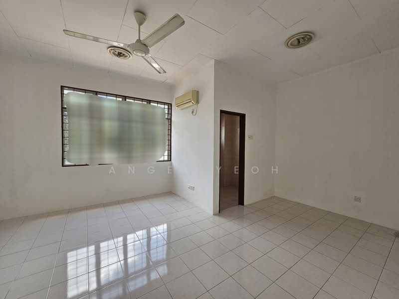 Terraced House for Sale in Seri Kembangan (Selangor) - Angel Yeoh - Living Room - PropertyGuru.com.my