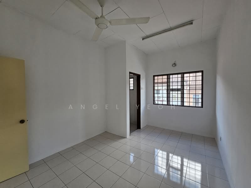 Terraced House for Sale in Taman Seri Belimbing (Balakong) - Angel Yeoh - Bedroom - PropertyGuru.com.my