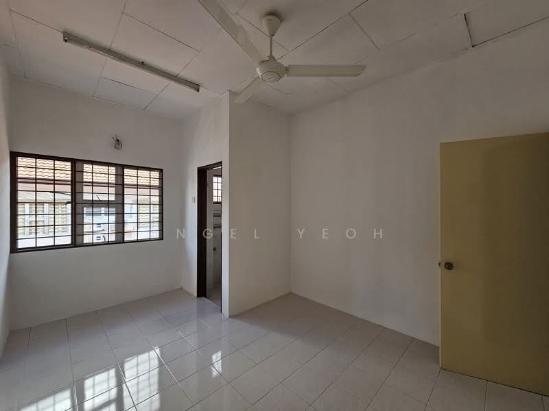 Terraced House for Sale in Seri Kembangan (Selangor) - Angel Yeoh - Living Room - PropertyGuru.com.my
