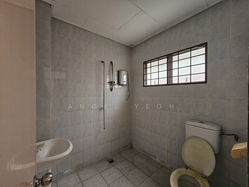 Terraced House for Sale in Seri Kembangan (Selangor) - Angel Yeoh - Bathroom - PropertyGuru.com.my