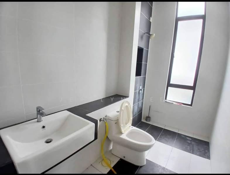 Semi-Detached House for Sale in Eco Majestic (Semenyih) - Jesslyn Lee - Bathroom - PropertyGuru.com.my