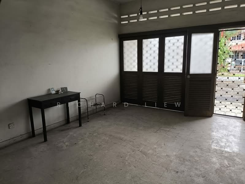 2-storey Terraced House for Sale in SS1 (Petaling Jaya) - Richard Liew - Living Room - PropertyGuru.com.my