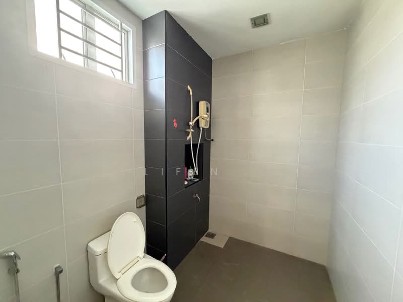 2-storey Terraced House for Sale in Taman JP Perdana (Johor Bahru) - Lifen . - Bathroom - PropertyGuru.com.my