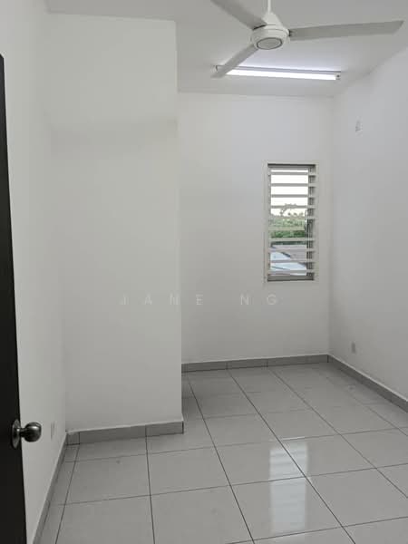 Taman Brokoli Indah untuk Untuk Disewa - RM 1,400 /bulan, Mac 2026 - Bedroom - PropertyGuru.com.my