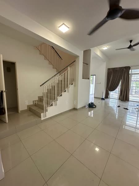 Aquamarine Phase 2C @ Taman Putra Prima untuk Untuk Disewa - RM 1,700 /bulan, Mac 2026 - Living Room - PropertyGuru.com.my