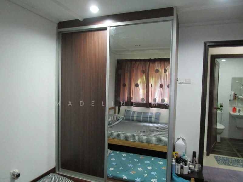 Bangsar Puteri untuk Untuk Disewa - RM 2,500 /bulan, Mac 2026 - 2nd Bedroom Closet - PropertyGuru.com.my