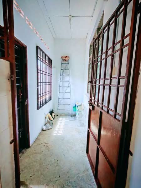 1-storey Terraced House for Sale in Kangkar Pulai (Skudai) - Ee Fong Toh - Corridor - PropertyGuru.com.my