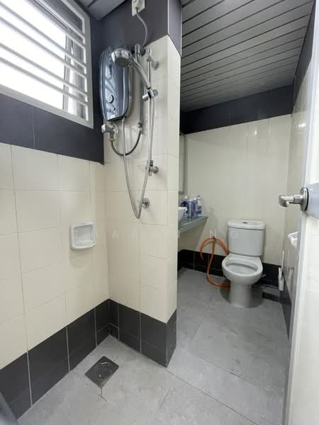 Service Residence for Sale at The Embassy (Bangunan Duta Impian) - Sharon Ng - Bathroom - PropertyGuru.com.my