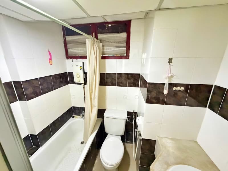 Condominium for Sale at Marina Bay Condominium - Gary Goh - Bathroom - PropertyGuru.com.my