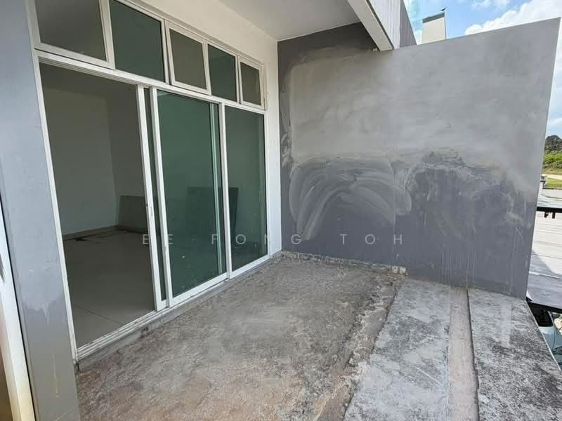 Cluster House for Sale in Mutiara Rini (Skudai) - Ee Fong Toh - Balcony - PropertyGuru.com.my