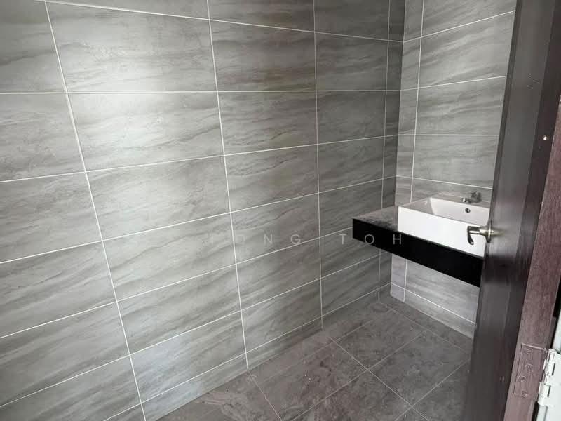 Cluster House for Sale in Mutiara Rini (Skudai) - Ee Fong Toh - Bathroom - PropertyGuru.com.my