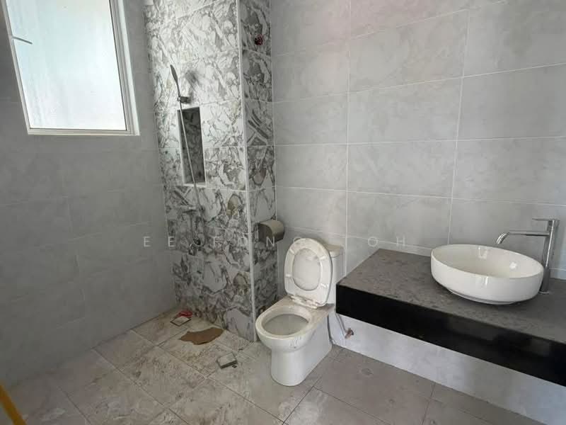 Cluster House for Sale in Mutiara Rini (Skudai) - Ee Fong Toh - Bathroom - PropertyGuru.com.my