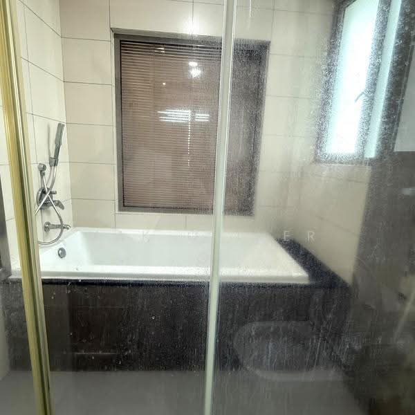 Condominium for Sale at KM1 East - Mak Oliver - Bathroom - PropertyGuru.com.my