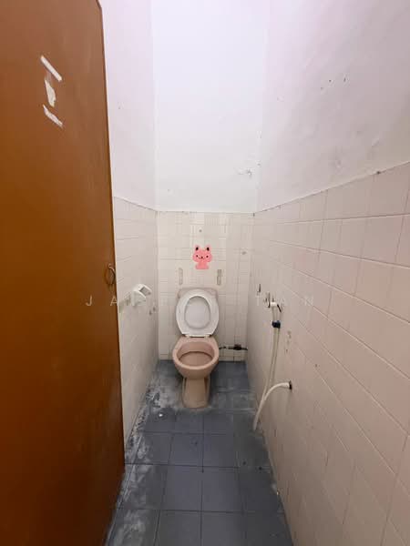 Single Storey House 3bed2bath Taman Johor Jaya , Johor Bahru untuk Untuk Dijual - RM 498,000, Mac 2026 - Bathroom - PropertyGuru.com.my