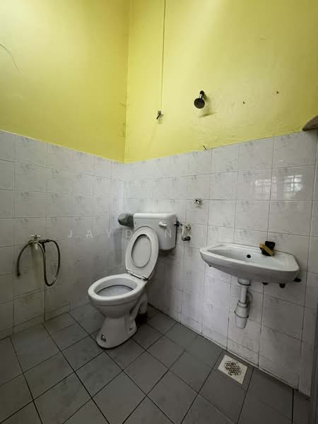 Kampung Jawa untuk Untuk Disewa - RM 1,200 /bulan, Mac 2026 - Bathroom - PropertyGuru.com.my