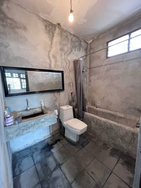 Cluster House for Sale in Desa Ria (Sungai Ara) - Edwin Ng - Bathroom - PropertyGuru.com.my