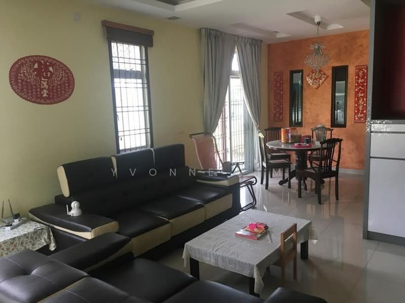 2-storey Terraced House for Sale in Taman Seri Austin (Tebrau) - Yvonne Lim - Living Room - PropertyGuru.com.my