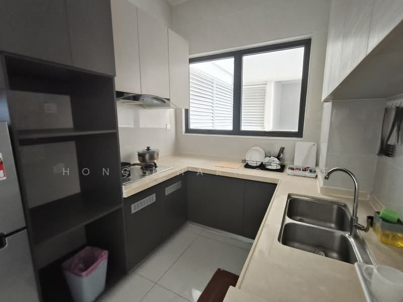 Royal Strand @ Country Garden Danga Bay untuk Untuk Disewa - RM 2,400 /bulan, Mac 2026 - Kitchen - PropertyGuru.com.my