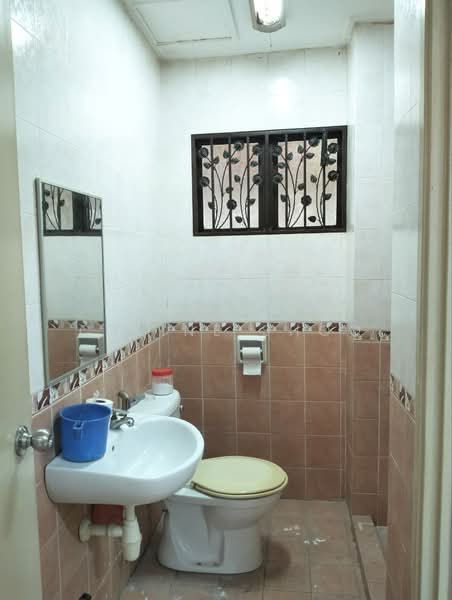 Rumah Teres untuk Dijual di Bandar Kinrara Seksyen 5 (Bandar Kinrara) - Celine Shoo - Bathroom - PropertyGuru.com.my