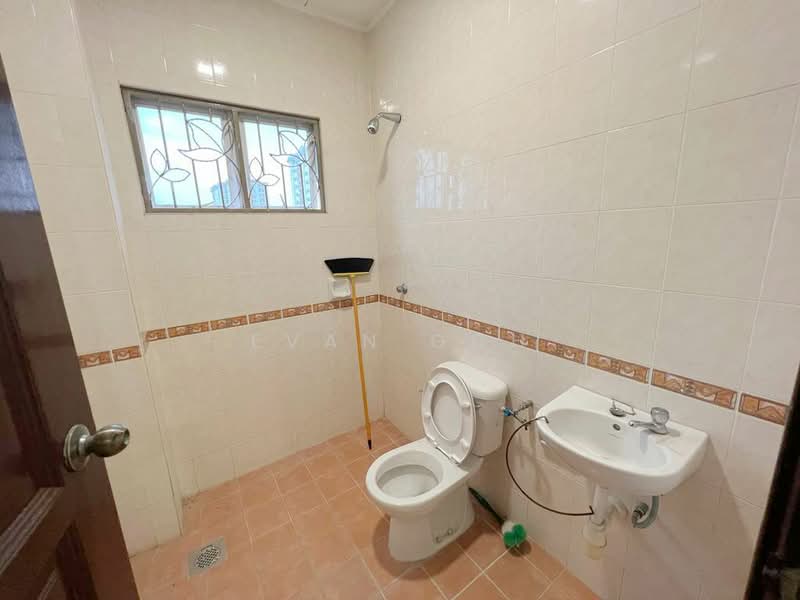 Semi-Detached House for Sale in Bandar Puteri Puchong (Puchong) - Evan Goh - Bathroom - PropertyGuru.com.my