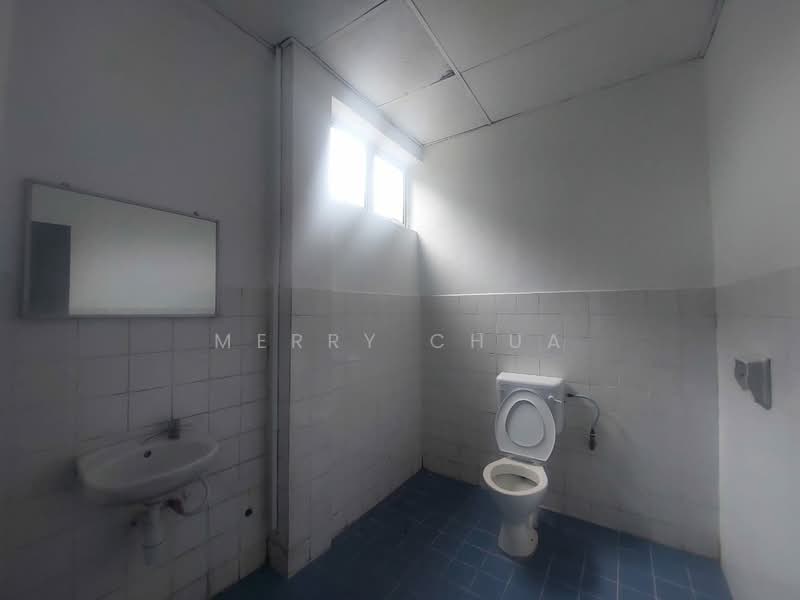 Terrace Factory for Rent in Taman Putri Kulai (Kulai) - Merry Chua - Bathroom - PropertyGuru.com.my
