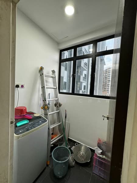 Servis Apartment untuk Dijual di Sky Oasis Residence (Pangsapuri Oasis 1) - Elaine Chan - Balcony - PropertyGuru.com.my