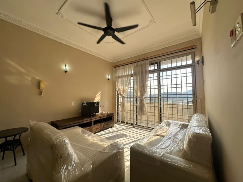 Eden Seaview Condominium untuk Untuk Disewa - RM 1,100 /bulan, Mac 2026 - Living Room - PropertyGuru.com.my