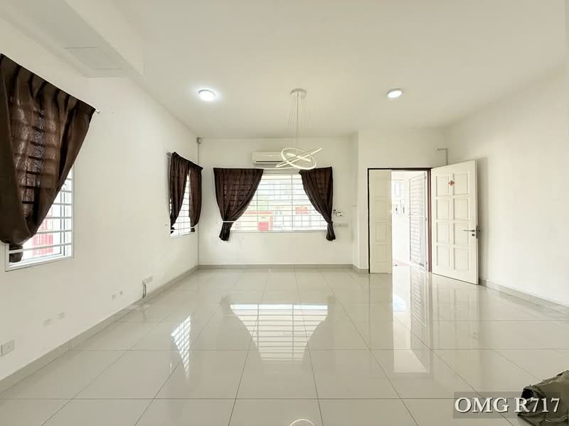 2-storey Terraced House for Sale in Setia Alam (Selangor) - Ryan . - Living Room - PropertyGuru.com.my
