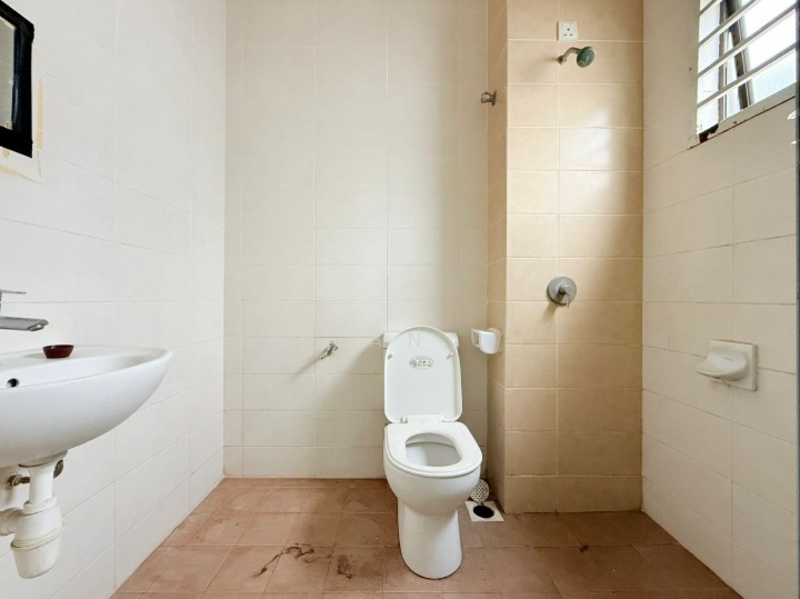 2-storey Terraced House for Sale in Setia Alam (Selangor) - Ryan . - Bathroom - PropertyGuru.com.my