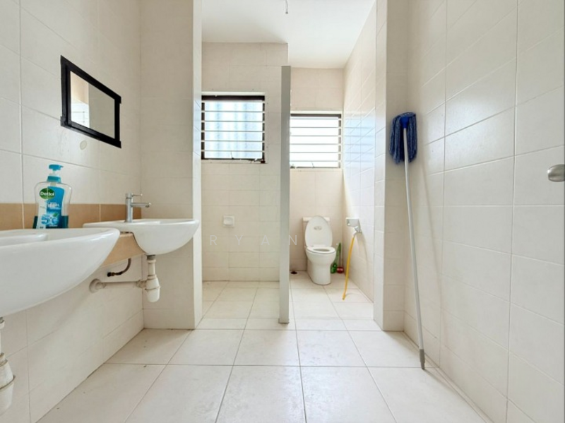 2-storey Terraced House for Sale in Setia Alam (Selangor) - Ryan . - Bathroom - PropertyGuru.com.my