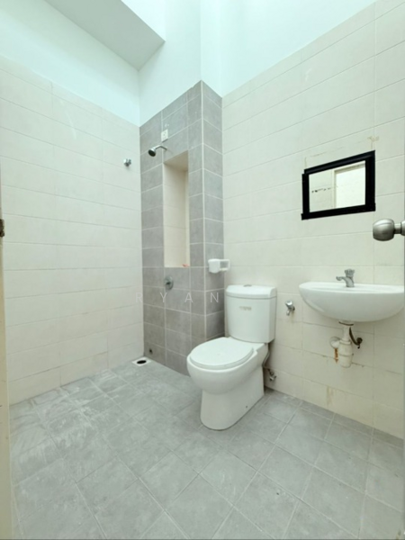 2-storey Terraced House for Sale in Setia Alam (Selangor) - Ryan . - Bathroom - PropertyGuru.com.my