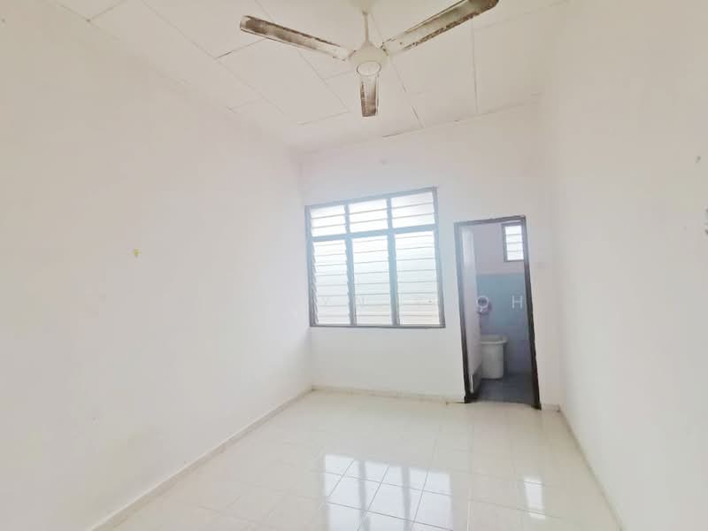 Taman Malim, Tanjung Malim untuk Untuk Dijual - RM 370,000, Apr 2026 - 2nd Room Joint Bathroom - PropertyGuru.com.my