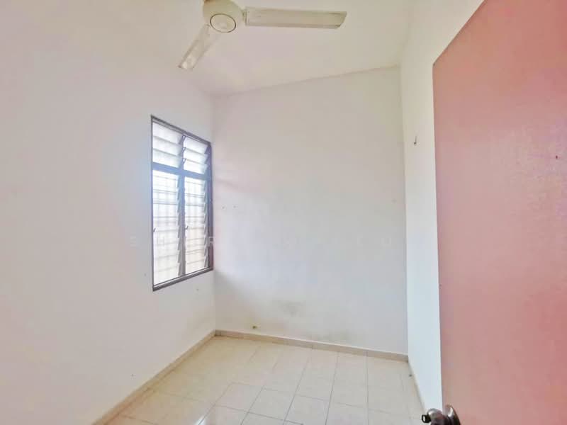 Taman Malim, Tanjung Malim untuk Untuk Dijual - RM 370,000, Apr 2026 - Downstairs Small Room - PropertyGuru.com.my
