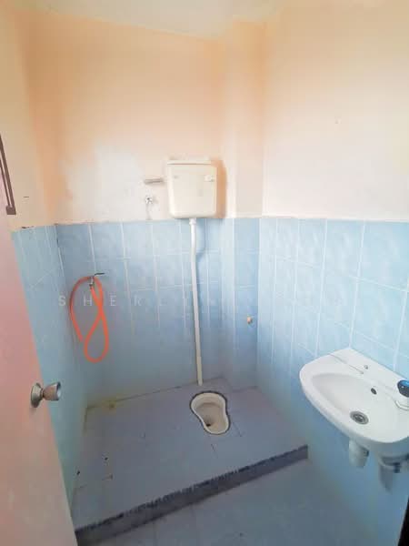 Taman Malim, Tanjung Malim untuk Untuk Dijual - RM 370,000, Apr 2026 - Downstairs Toilet - PropertyGuru.com.my