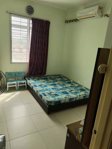 Apartment for Sale at D' Larkin Residence - Warren Tay - Bedroom - PropertyGuru.com.my