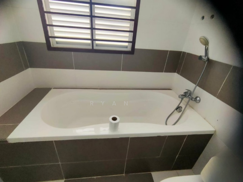 Anjung Sari untuk Untuk Dijual - RM 820,000, Mac 2026 - Bathroom - PropertyGuru.com.my