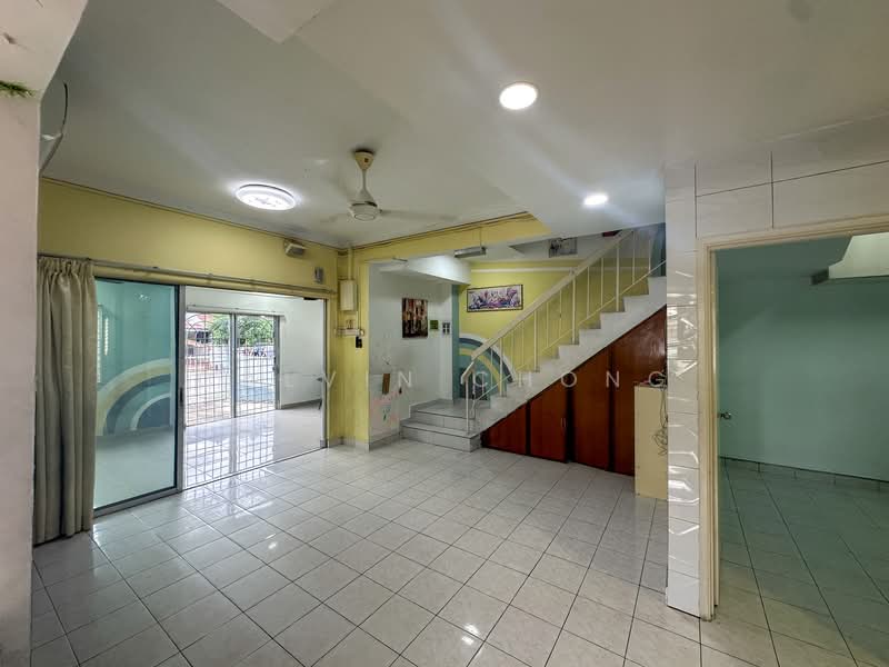 2-storey Terraced House for Sale in TAMAN PUCHONG UTAMA (Puchong) - Calvin Chong - Living Room - PropertyGuru.com.my