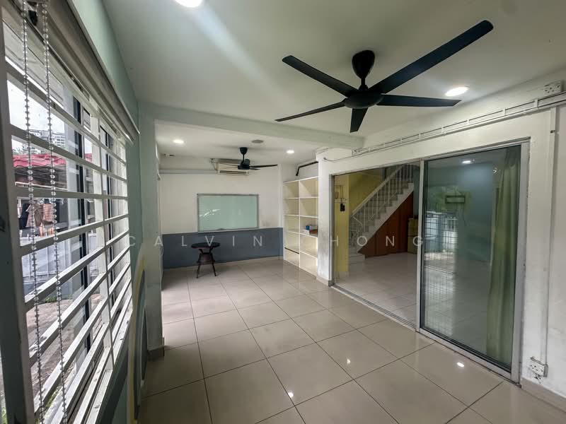 2-storey Terraced House for Sale in TAMAN PUCHONG UTAMA (Puchong) - Calvin Chong - Living Room - PropertyGuru.com.my