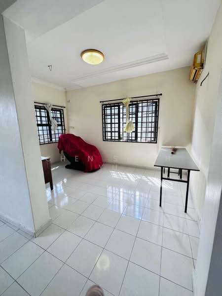 Taman Sri Putri untuk Untuk Dijual - RM 760,000, Mac 2026 - Living Room - PropertyGuru.com.my