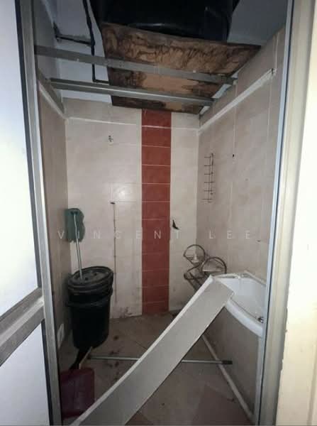 Kedai untuk Disewa di Taman Lian Hoe (Kuchai Lama) - Vincent Lee - Bathroom - PropertyGuru.com.my