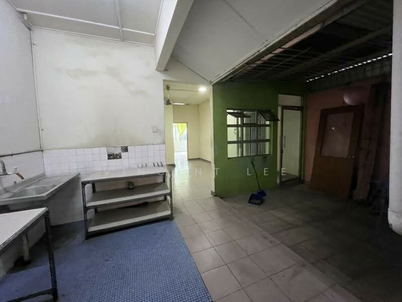 Kedai untuk Disewa di Taman Lian Hoe (Kuchai Lama) - Vincent Lee - Kitchen - PropertyGuru.com.my